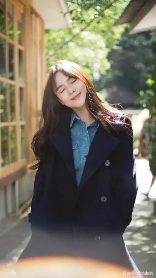 泰式小清新李海娜,笑起来眉眼弯弯的,真的甜到心坎里去了!