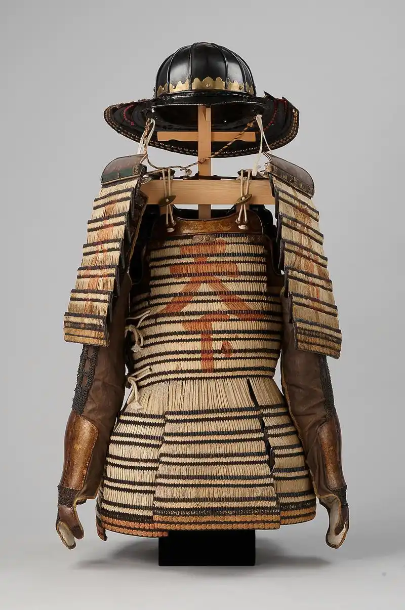 1580年的日本武士盔甲,看起来不错,其实防御力一般般