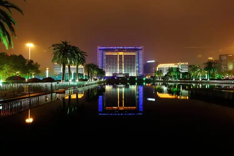 《夜景 东莞中心广场掠影》