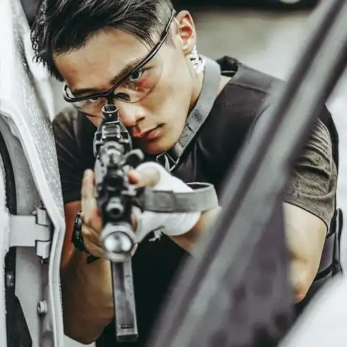 相关视频视频:周励淇久违现身《怒火·重案》首映 谭耀文片中对甄子丹