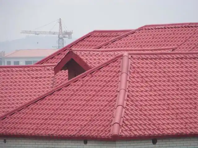 树脂瓦造型美观,立体感强,色彩丰富,各种风格的别墅都hold得住.