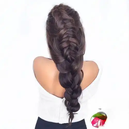 扎发图片编发的发型相比丸子头更加复杂精致,会给人感觉非常优雅端庄