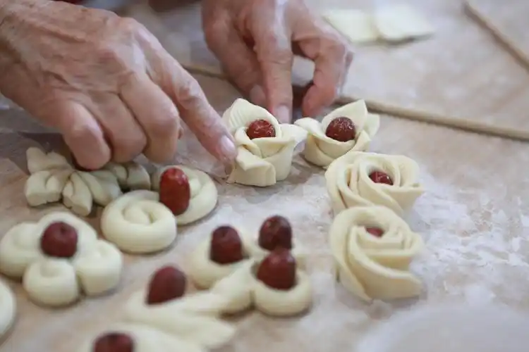 郑州非遗河南新郑吃枣花馍品枣乡文化