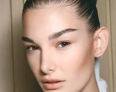 虎眉就是大家熟知的剑眉,通常来讲能够拥有如此眉型的女人在事业上更