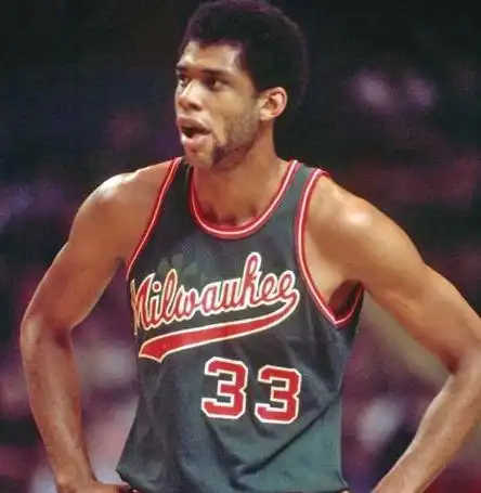 图贾巴尔年轻的照片帅气天钩的雅号流传至今