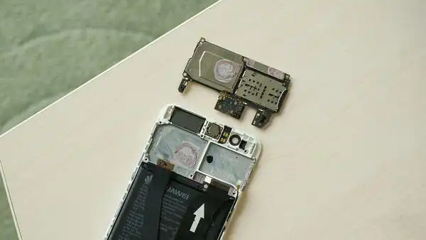 华为p10做工怎么样 华为p10拆解图评测