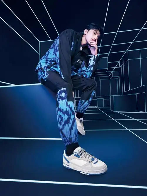 蔡徐坤穿的篮球鞋终于来了还是超火品牌联名脚感真不错