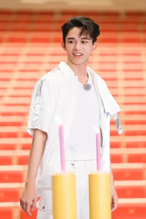 黄旭熙发文告别奔跑吧兄弟