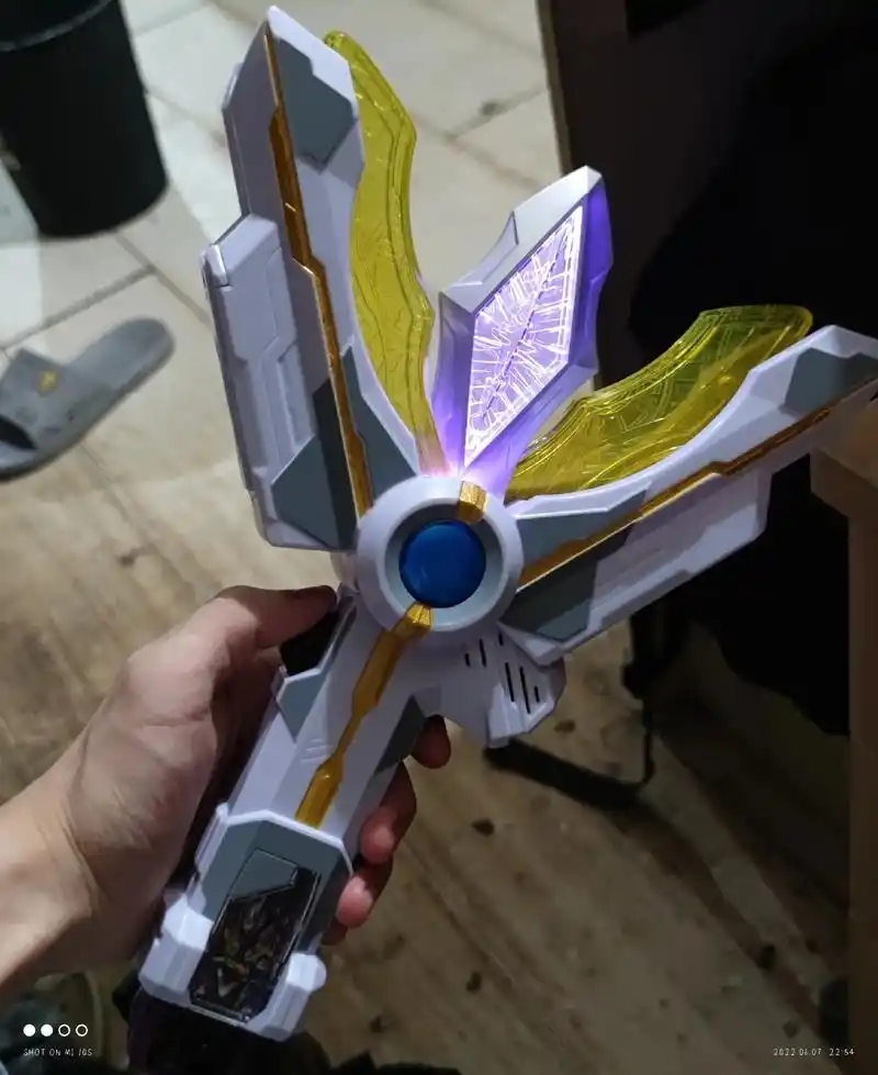 二次元 #日常vlog #特利迦奥特曼 #胜利神光棒 @秋 - 抖音