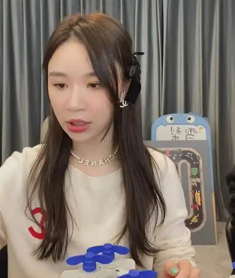 雪梨直播间精粹水被扒非正品比市场价还高后续处理更惹怒粉丝