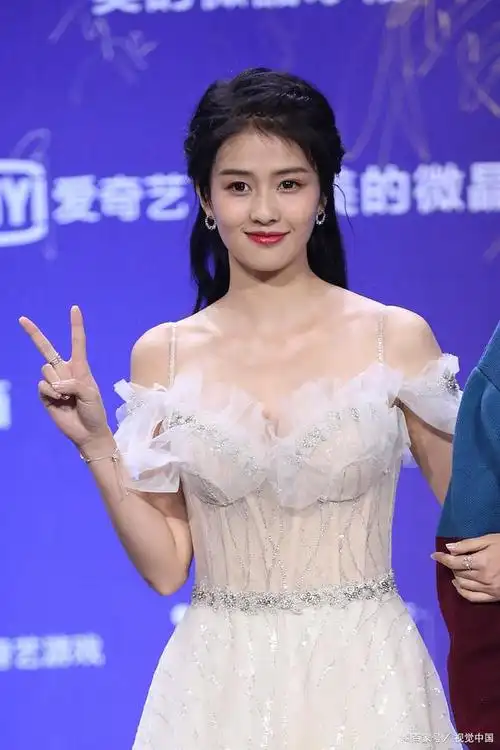 白鹿,1994年9月生于江苏省常州市,中国内地女演员.