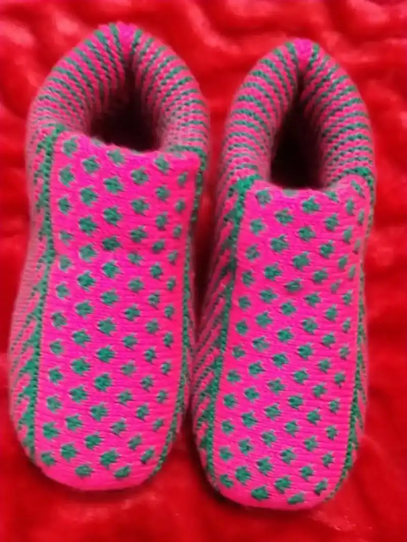 有需要的朋友.纯手工的毛线棉鞋.请联系我 - 抖音