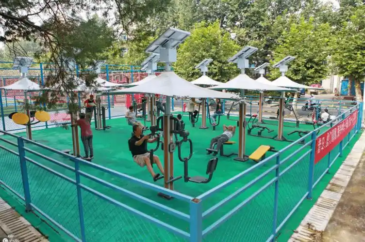 江苏东台室外智能健身房受热捧