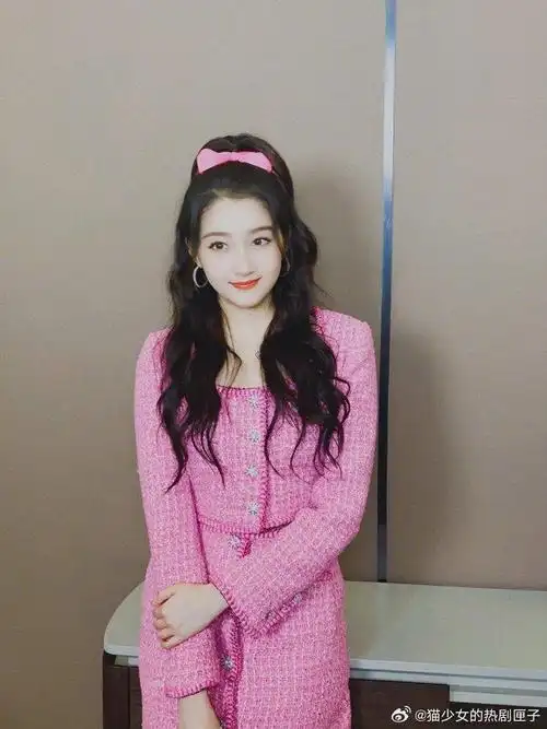 收假营业版关晓彤蝴蝶结高马尾造型真的好漂亮