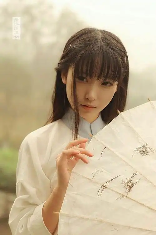 打伞的气质古装小清新美女的唯美图片