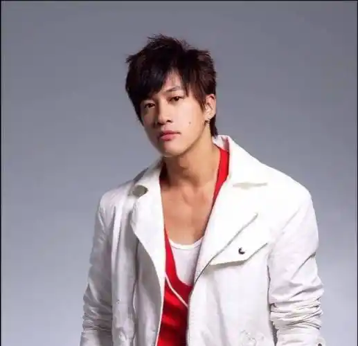 原来他这么专一,被孙俪拒绝转身娶柜姐_何润东_妻子_生活