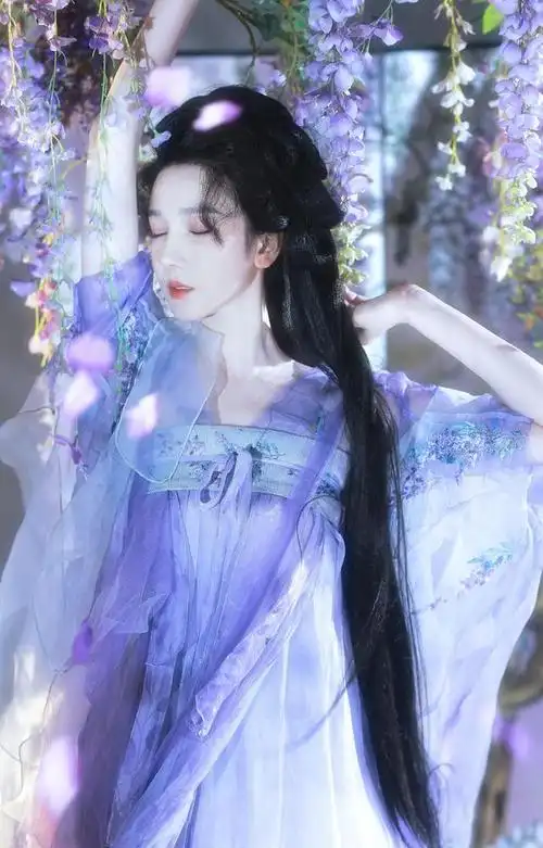 陈小纭蓝色薄纱汉服仙气飘飘写真