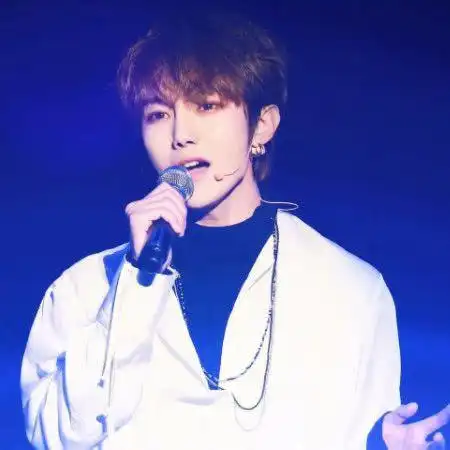 有种整容叫刘也戴眼镜看到照片后终于明白女生为什么喜欢