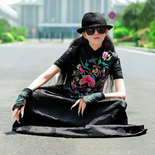 杨丽萍雀云裳设计原创同款复古民族风2020秋刺绣收腰连衣裙女长裙