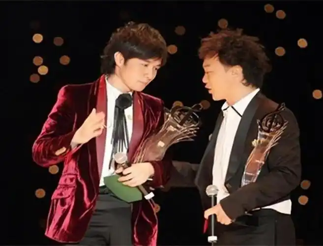 惊!古巨基与经纪人地下恋20年,老婆52岁高龄生娃,生活现状曝光