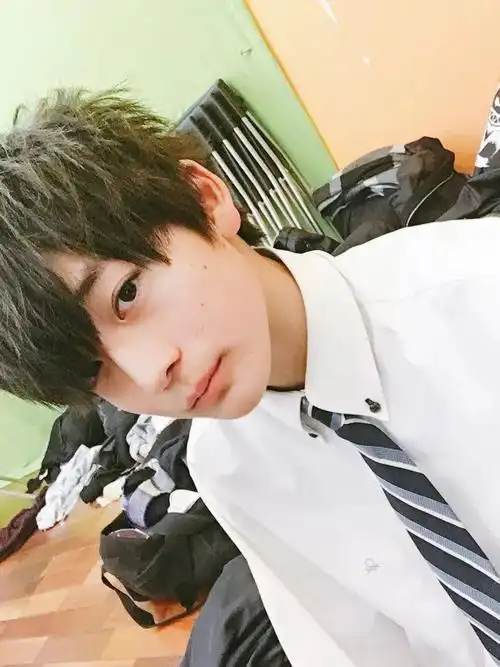 日本最帅高中生新鲜出炉这次小哥的颜值可以说是非常高了