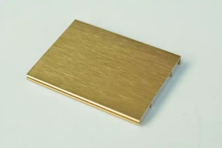 铝合金踢脚线颜色:钛金拉丝规格:60mm 80mm 100mm