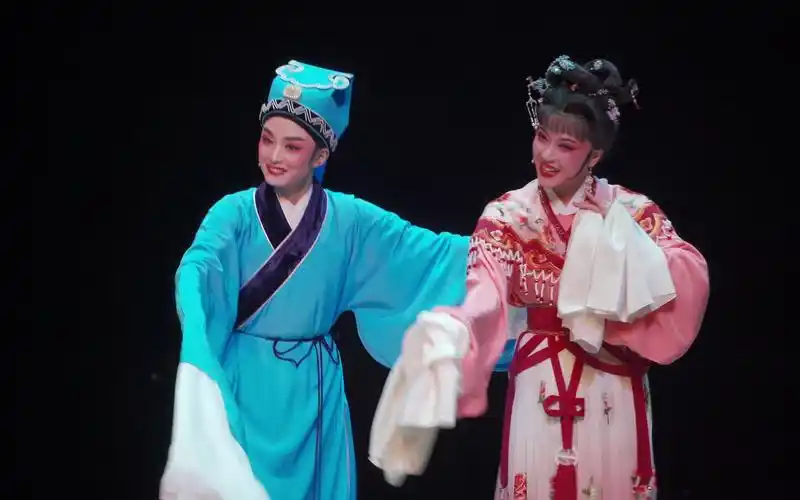 【4k越剧】追鱼 追鱼 上海越剧院 王婉娜 陈欣雨_哔哩哔哩_bilibili