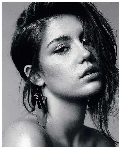 阿黛尔艾克萨勒霍布洛丝法国明星最新写真资讯揭秘