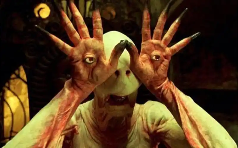 一部童年噩梦的电影小女孩因为贪吃而唤醒了专吃小孩的怪物