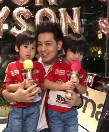 两个弟弟切蛋糕超开心kimi不抢风头林志颖双胞胎儿子5岁生日