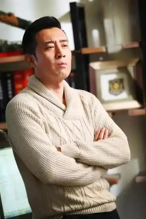 回顾演员于和伟我这辈子正确的决定就是与平凡妻子厮守终生