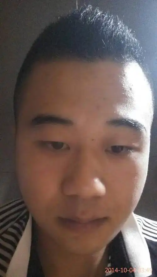 头顶上尖尖的,两边比较短,算是子弹头吗?