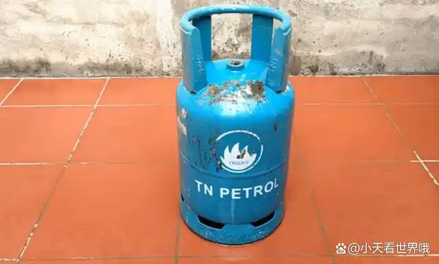 用煤气罐自制智能柴火炉,火力猛不冒烟