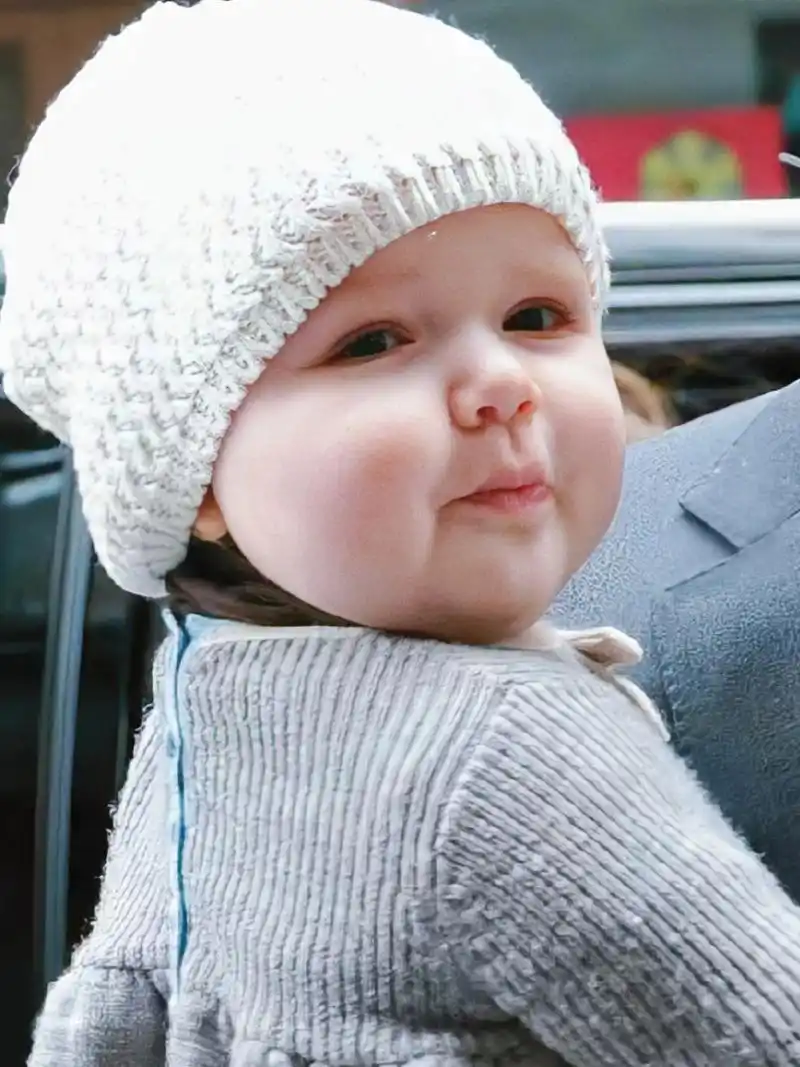 好萌的小七 小七,贝克汉姆的女儿,婴儿时期吐舌头的照片让很多人被萌