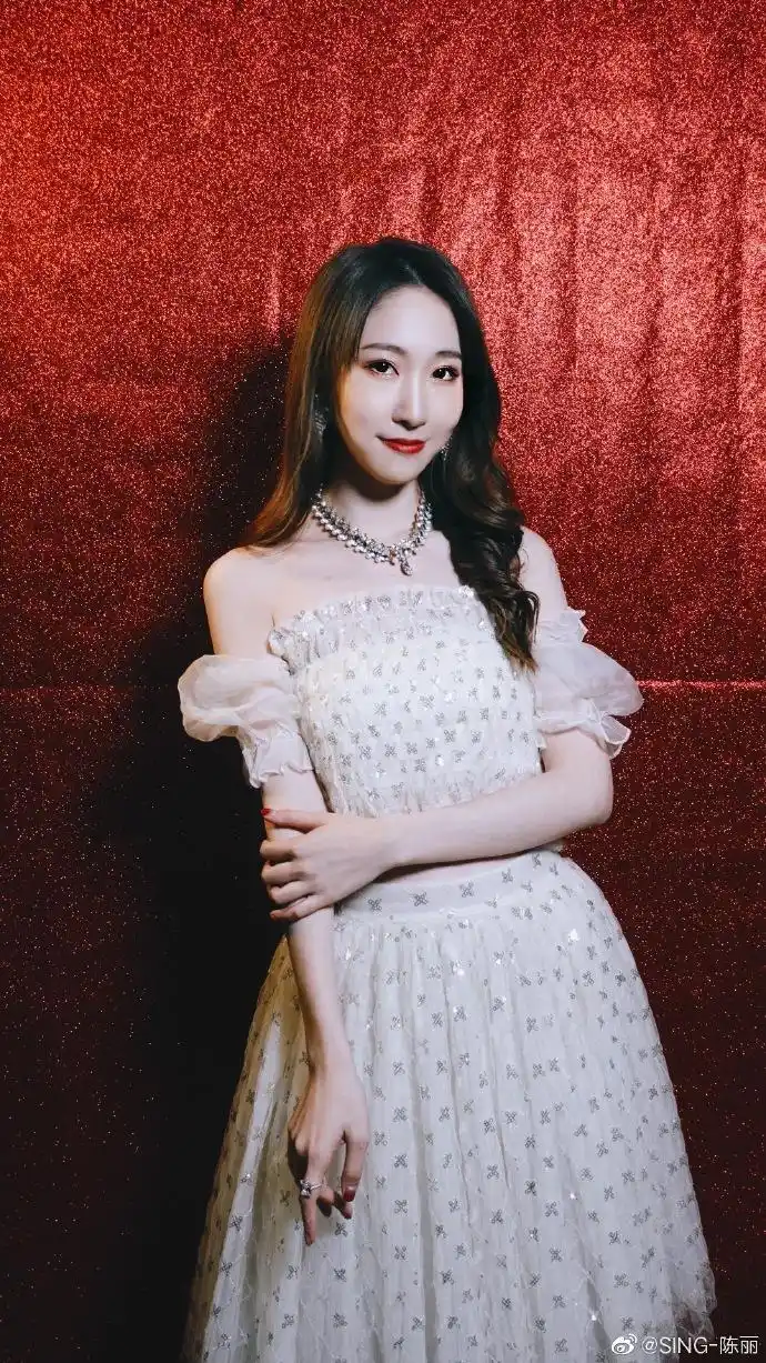 美女歌手陈丽迷人美照欣赏好漂亮啊