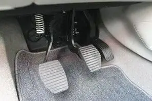 离合器刹车油门位置图,汽车手动离合器刹车油门位置_竞价网