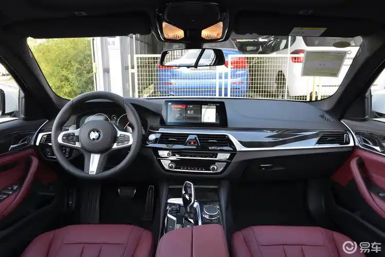 【宝马5系2019款530li 领先版 m运动套装内饰全景正拍汽车图片-汽车