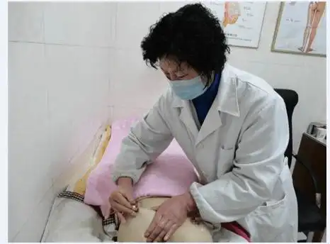 催乳手法示意图 催乳按摩手法