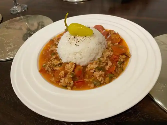minced pork with tomato and pendant chilli
