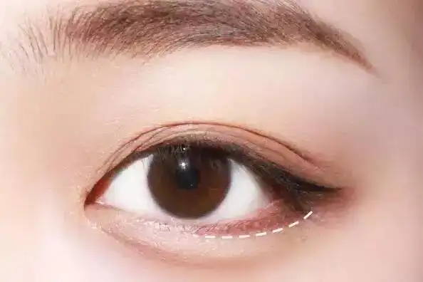 最爱女神的卧蚕妆,三分钟后你也可以拥有