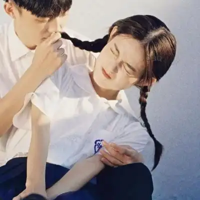 qq头像 情侣头像 正文导读:这是一篇关于(情侣文艺头像)的文章,标题为