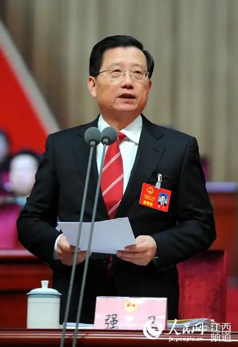 江西省委书记,省人大常委会主任强卫主持会议并宣布大会开幕.