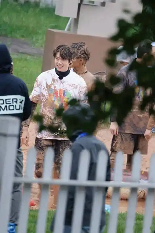 魏大勋又赶上跑男泥潭了,奔跑吧沈阳站路透照曝光