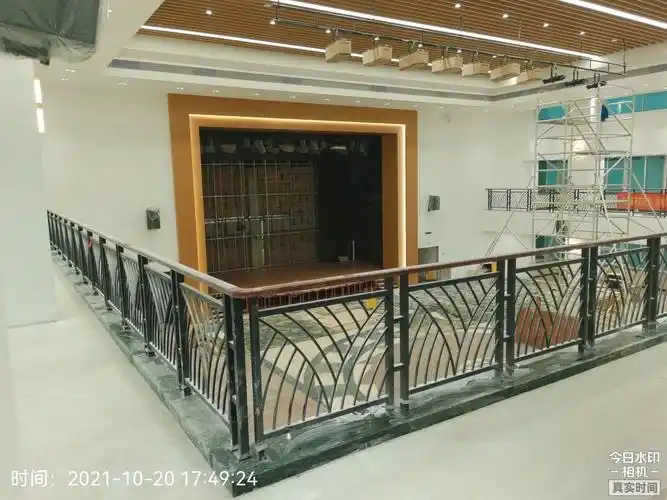 铁艺楼梯扶手现代轻奢护栏室内阁楼阳台围栏简约会议走廊铁防护栏