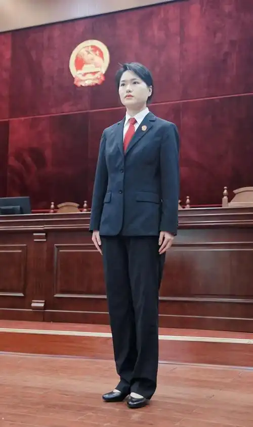 人民法院规范着装新时代新风采