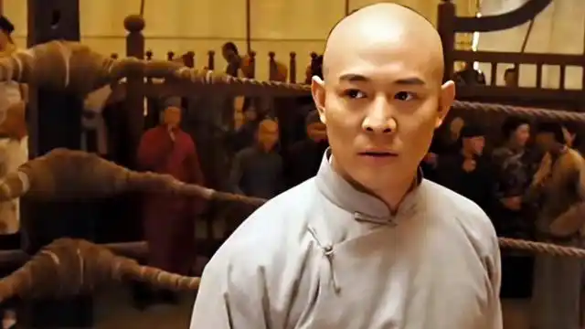 霍元甲出生在晚清时期,家里从事镖师行业.