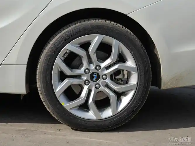 吉利博瑞 2015款 1.8t at旗舰型--轮胎整体(后轮) / 100