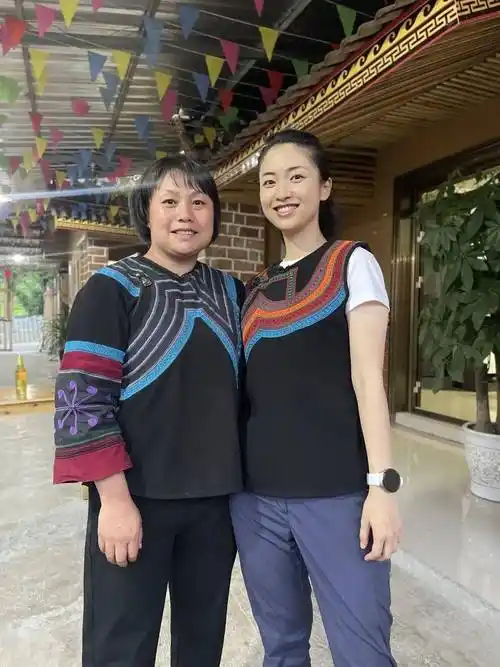 天南地北南传人 | 唐天骄:她有着看过世界的从容_工作_小时_专业