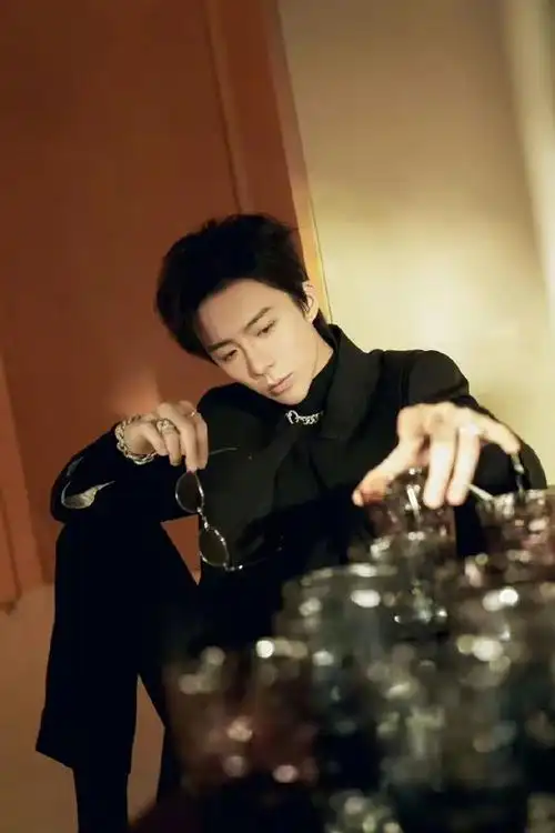 刘宇宁0108生日快乐##刘宇宁34岁生日照##珠帘玉幕