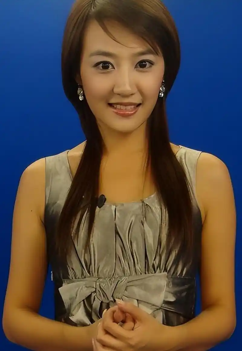 美女主持人左岩:离开浙江卫视后,低调结婚生子,如今成带货主播